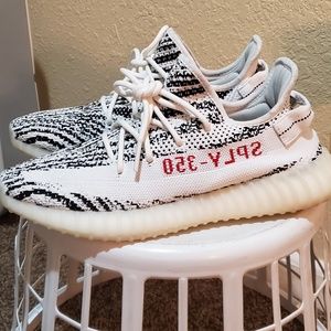 Yeezy 350 v2 zebra